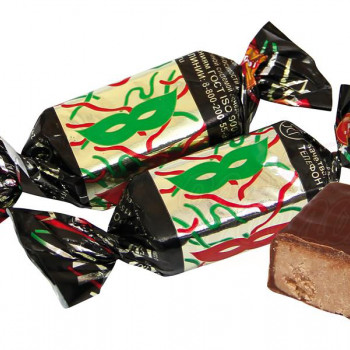 Candies Krasny Octyabr "Mask" with peanuts in cocoa-containing glaze, 250g